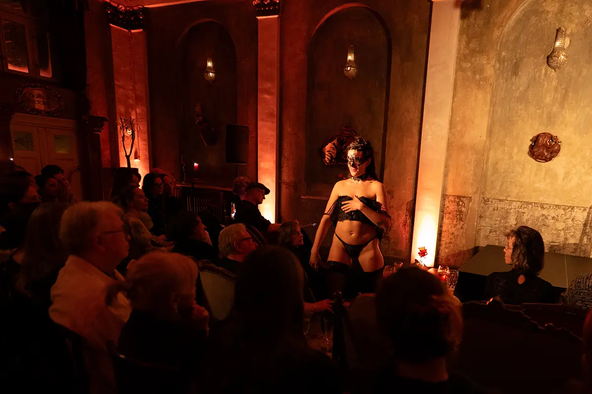 Die Maskerade ♥ Burlesque Show ♥ Cabaret Elysion, Berlin © Max Amweg, ClassyArt